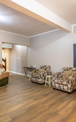 Casa à venda com 225m², 3 quartos e 6 vagas Casa à venda com 225m², 3 quartos e 6 vagasSala (Casa 1)