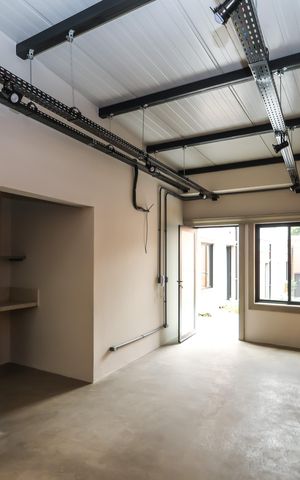 Casa de condomínio à venda com 180m², 5 quartos e 3 vagas Casa de condomínio à venda com 180m², 5 quartos e 3 vagasCasa 4 - Quarto e cozinha