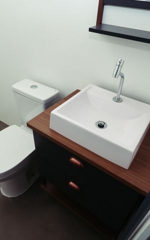 Casa de condomínio à venda com 180m², 5 quartos e 3 vagas Casa de condomínio à venda com 180m², 5 quartos e 3 vagasCasa 4 - Banheiro