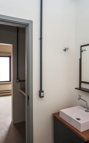 Casa de condomínio à venda com 180m², 5 quartos e 3 vagas Casa de condomínio à venda com 180m², 5 quartos e 3 vagasCasa 5 - Banheiro