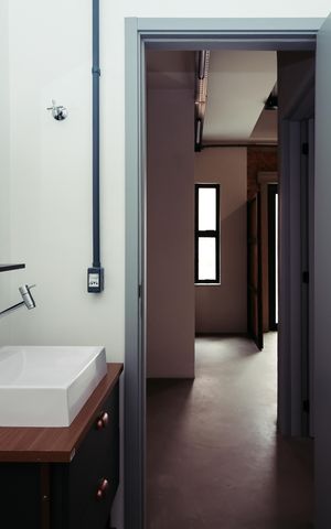 Casa de condomínio à venda com 180m², 5 quartos e 3 vagas Casa de condomínio à venda com 180m², 5 quartos e 3 vagasCasa 2 - Banheiro