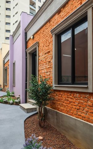 Casa de condomínio à venda com 180m², 5 quartos e 3 vagas Casa de condomínio à venda com 180m², 5 quartos e 3 vagasFachada
