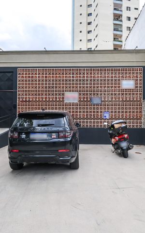 Casa de condomínio à venda com 180m², 5 quartos e 3 vagas Casa de condomínio à venda com 180m², 5 quartos e 3 vagasFachada