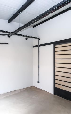 Casa de condomínio à venda com 180m², 5 quartos e 3 vagas Casa de condomínio à venda com 180m², 5 quartos e 3 vagasCasa 3 - Sala