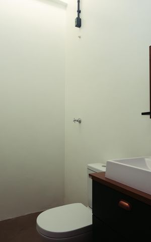 Casa de condomínio à venda com 180m², 5 quartos e 3 vagas Casa de condomínio à venda com 180m², 5 quartos e 3 vagasCasa 3 - Banheiro