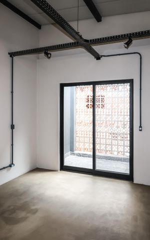 Casa de condomínio à venda com 180m², 5 quartos e 3 vagas Casa de condomínio à venda com 180m², 5 quartos e 3 vagasCasa 1 - Quarto