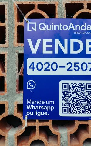 Casa de condomínio à venda com 180m², 5 quartos e 3 vagas Casa de condomínio à venda com 180m², 5 quartos e 3 vagasFachada