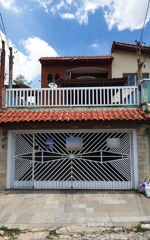 Casa à venda com 233m², 3 quartos e 2 vagasFachada