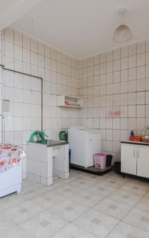 Casa à venda com 233m², 3 quartos e 2 vagasÁrea de Serviço
