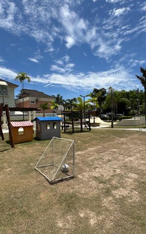 Casa de condomínio à venda com 200m², 4 quartos e 2 vagas Casa de condomínio à venda com 200m², 4 quartos e 2 vagasÁrea comum