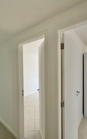 Casa de condomínio à venda com 200m², 4 quartos e 2 vagas Casa de condomínio à venda com 200m², 4 quartos e 2 vagasCorredor