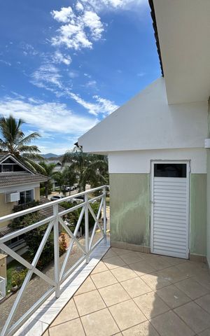 Casa de condomínio à venda com 200m², 4 quartos e 2 vagas Casa de condomínio à venda com 200m², 4 quartos e 2 vagasSuíte 3 - Varanda