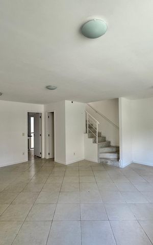 Casa de condomínio à venda com 200m², 4 quartos e 2 vagas Casa de condomínio à venda com 200m², 4 quartos e 2 vagasSala