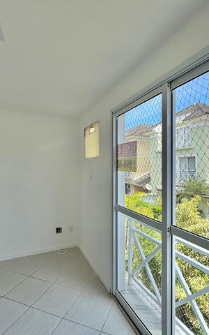 Casa de condomínio à venda com 200m², 4 quartos e 2 vagas Casa de condomínio à venda com 200m², 4 quartos e 2 vagasSuíte 1