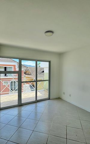 Casa de condomínio à venda com 200m², 4 quartos e 2 vagas Casa de condomínio à venda com 200m², 4 quartos e 2 vagasSuíte 3