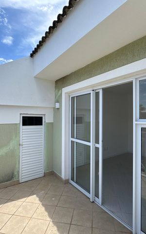 Casa de condomínio à venda com 200m², 4 quartos e 2 vagas Casa de condomínio à venda com 200m², 4 quartos e 2 vagasSuíte 3 - Varanda
