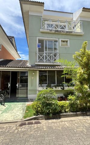 Casa de condomínio à venda com 200m², 4 quartos e 2 vagas Casa de condomínio à venda com 200m², 4 quartos e 2 vagasFachada