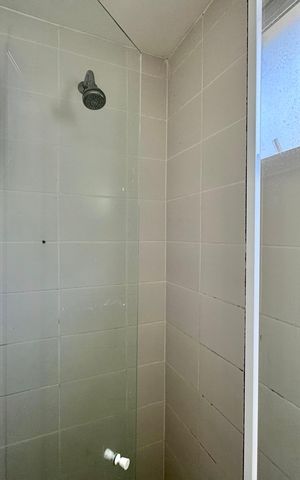 Casa de condomínio à venda com 200m², 4 quartos e 2 vagas Casa de condomínio à venda com 200m², 4 quartos e 2 vagasSuíte 1 - Banheiro
