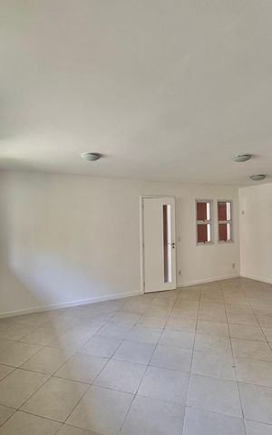 Casa de condomínio à venda com 200m², 4 quartos e 2 vagas Casa de condomínio à venda com 200m², 4 quartos e 2 vagasSala