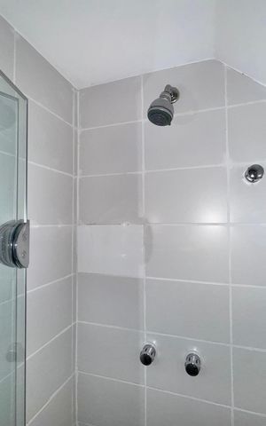 Casa de condomínio à venda com 200m², 4 quartos e 2 vagas Casa de condomínio à venda com 200m², 4 quartos e 2 vagasBanheiro Social