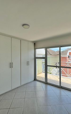 Casa de condomínio à venda com 200m², 4 quartos e 2 vagas Casa de condomínio à venda com 200m², 4 quartos e 2 vagasSuíte 3