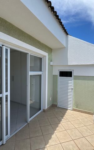 Casa de condomínio à venda com 200m², 4 quartos e 2 vagas Casa de condomínio à venda com 200m², 4 quartos e 2 vagasSuíte 3 - Varanda