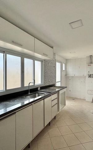 Casa de condomínio à venda com 200m², 4 quartos e 2 vagas Casa de condomínio à venda com 200m², 4 quartos e 2 vagasCozinha