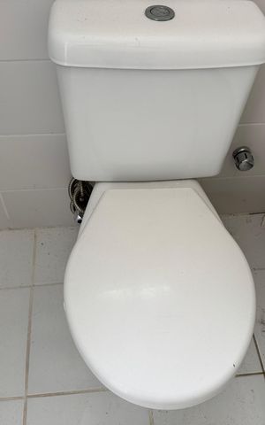 Casa de condomínio à venda com 200m², 4 quartos e 2 vagas Casa de condomínio à venda com 200m², 4 quartos e 2 vagasSuíte 1 - Banheiro