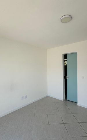Casa de condomínio à venda com 200m², 4 quartos e 2 vagas Casa de condomínio à venda com 200m², 4 quartos e 2 vagasSuíte 3