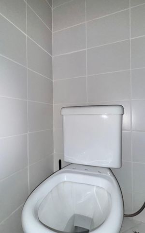 Casa de condomínio à venda com 200m², 4 quartos e 2 vagas Casa de condomínio à venda com 200m², 4 quartos e 2 vagasBanheiro Social