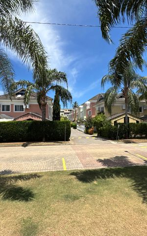 Casa de condomínio à venda com 200m², 4 quartos e 2 vagas Casa de condomínio à venda com 200m², 4 quartos e 2 vagasÁrea comum