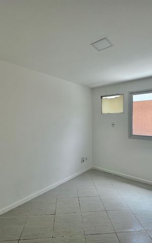 Casa de condomínio à venda com 200m², 4 quartos e 2 vagas Casa de condomínio à venda com 200m², 4 quartos e 2 vagasQuarto