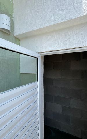 Casa de condomínio à venda com 200m², 4 quartos e 2 vagas Casa de condomínio à venda com 200m², 4 quartos e 2 vagasSuíte 3 - Varanda - Compartimento