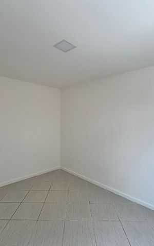 Casa de condomínio à venda com 200m², 4 quartos e 2 vagas Casa de condomínio à venda com 200m², 4 quartos e 2 vagasQuarto