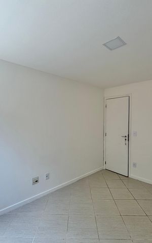Casa de condomínio à venda com 200m², 4 quartos e 2 vagas Casa de condomínio à venda com 200m², 4 quartos e 2 vagasQuarto