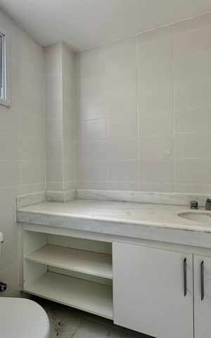 Casa de condomínio à venda com 200m², 4 quartos e 2 vagas Casa de condomínio à venda com 200m², 4 quartos e 2 vagasSuíte 1 - Banheiro