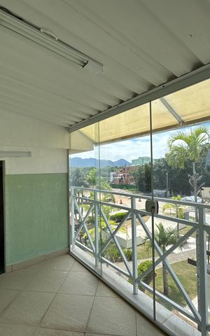Casa de condomínio à venda com 200m², 4 quartos e 2 vagas Casa de condomínio à venda com 200m², 4 quartos e 2 vagasÁrea Externa