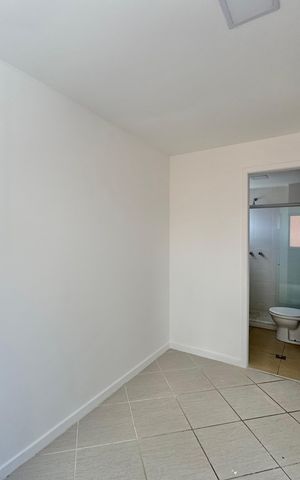 Casa de condomínio à venda com 200m², 4 quartos e 2 vagas Casa de condomínio à venda com 200m², 4 quartos e 2 vagasSuíte 2
