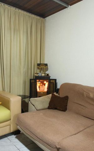 Casa à venda com 150m², 2 quartos e 2 vagasSala