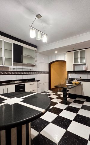 Casa para alugar com 350m², 3 quartos e 3 vagas Casa para alugar com 350m², 3 quartos e 3 vagasCozinha