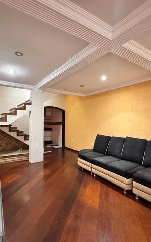 Casa para alugar com 350m², 3 quartos e 3 vagas Casa para alugar com 350m², 3 quartos e 3 vagasSala