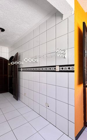 Casa para alugar com 350m², 3 quartos e 3 vagas Casa para alugar com 350m², 3 quartos e 3 vagasLavanderia