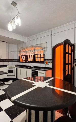 Casa para alugar com 350m², 3 quartos e 3 vagas Casa para alugar com 350m², 3 quartos e 3 vagasCozinha
