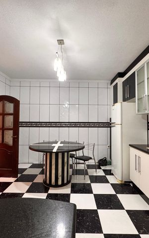 Casa para alugar com 350m², 3 quartos e 3 vagas Casa para alugar com 350m², 3 quartos e 3 vagasCozinha