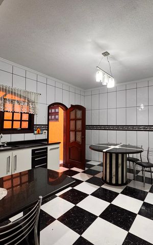 Casa para alugar com 350m², 3 quartos e 3 vagas Casa para alugar com 350m², 3 quartos e 3 vagasCozinha