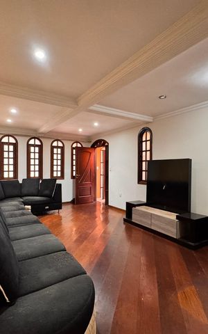 Casa para alugar com 350m², 3 quartos e 3 vagas Casa para alugar com 350m², 3 quartos e 3 vagasSala