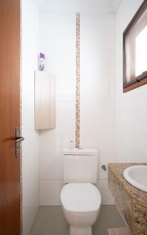 Casa à venda com 220m², 3 quartos e 2 vagas Casa à venda com 220m², 3 quartos e 2 vagasLavabo