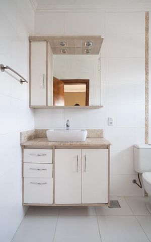 Casa à venda com 220m², 3 quartos e 2 vagas Casa à venda com 220m², 3 quartos e 2 vagasBanheiro 2