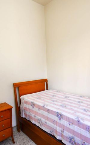 Casa à venda com 382m², 5 quartos e 2 vagas Casa à venda com 382m², 5 quartos e 2 vagasQuarto 4