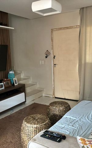 Casa de condomínio à venda com 69m², 2 quartos e 2 vagas Casa de condomínio à venda com 69m², 2 quartos e 2 vagasSala